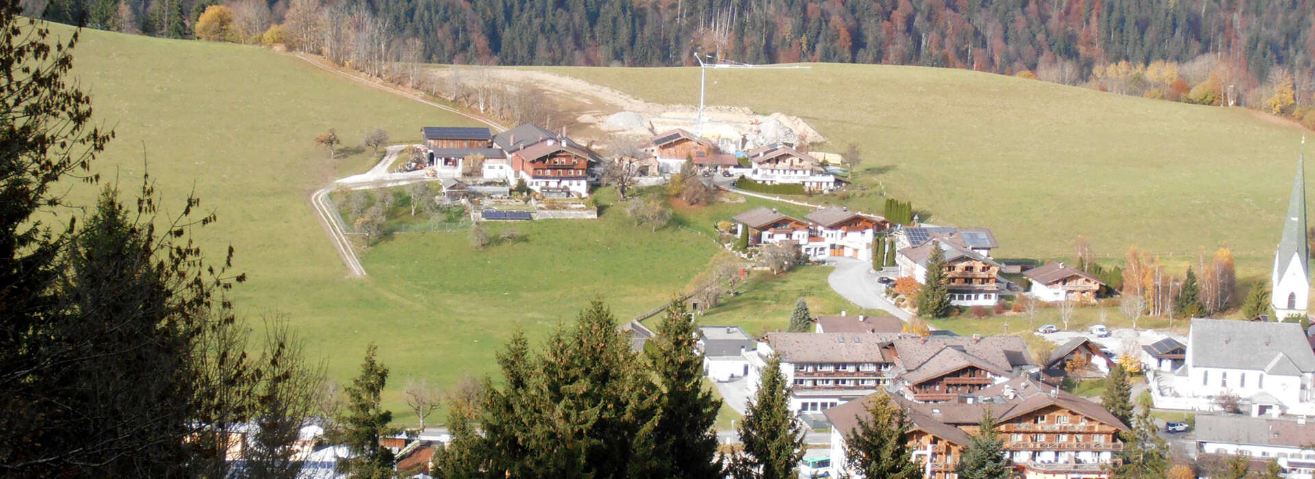 Ausblick auf den Mayrhof und Thiersee im Herbst
