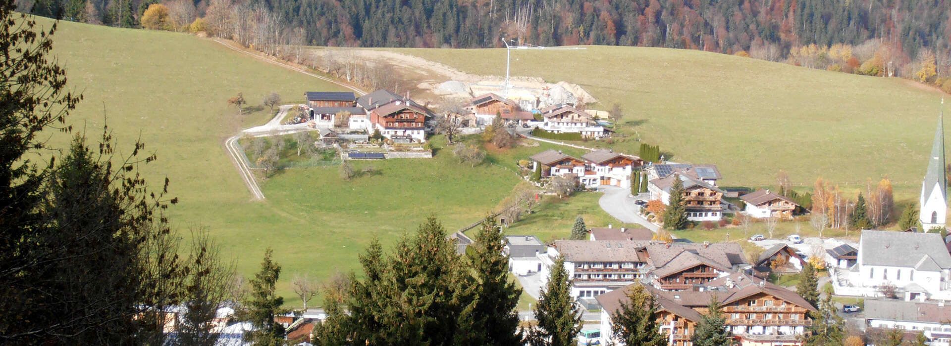 Ausblick auf den Mayrhof und Thiersee im Herbst