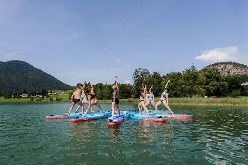 Yoga am Stand-Up-Paddle am Thiersee
