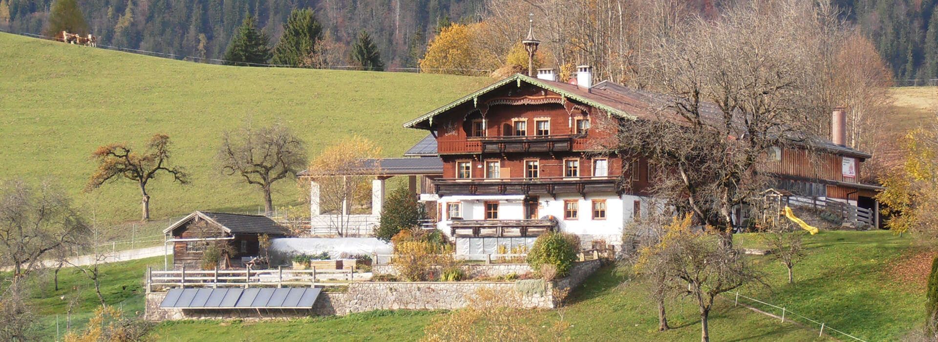 Bauernhof Mayrhof in Thiersee in Tirol im Herbst