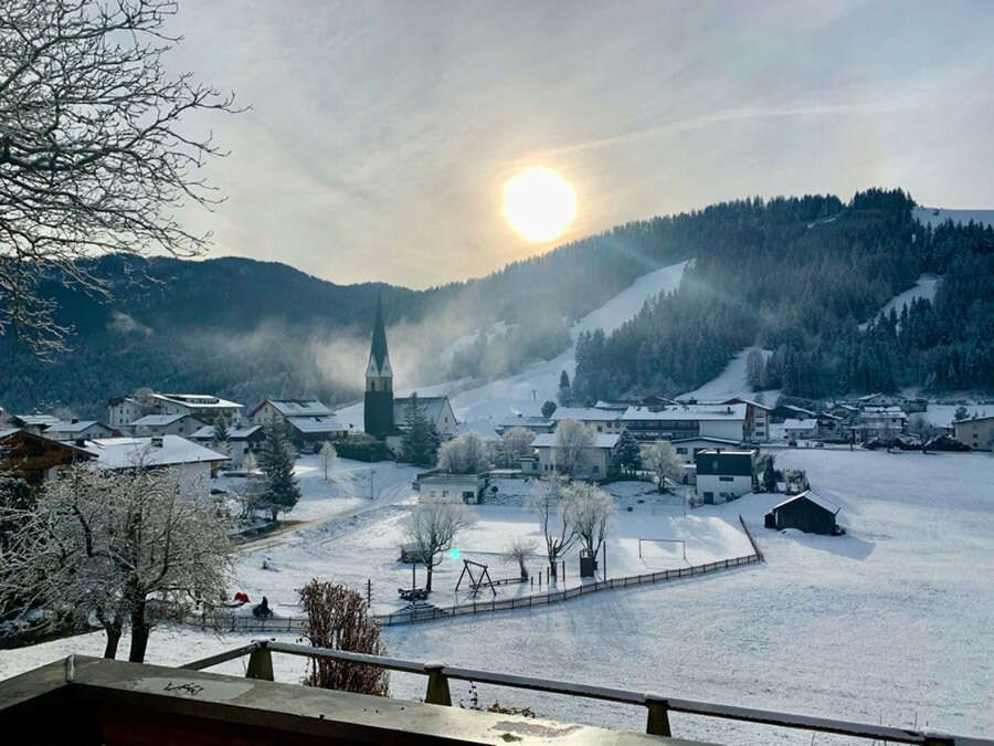 Ausblick vom Mayrhof auf Thiersee im Winter